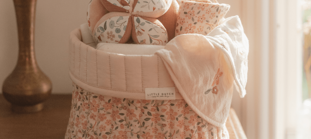 Een opgeruimde babykamer begint met mandjes - Babywinkel