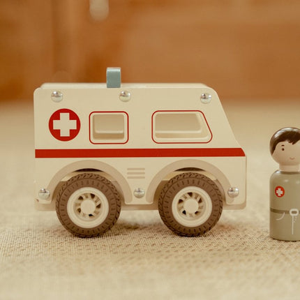 Little Dutch Ambulance Met Pegdoll