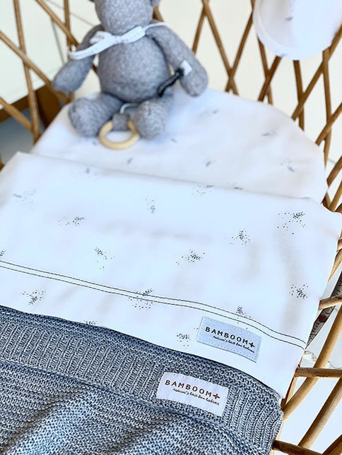Bamboom Wiegdeken Gebreid Knitted Tog 1.1 Grijs 75x100cm koop je bij Babywinkel