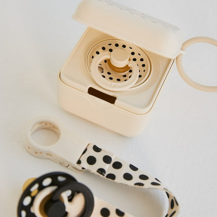 BIBS Spenen Maat 1 Studio Colour Polka Latex Ivory/Black 2st koop je bij Babywinkel
