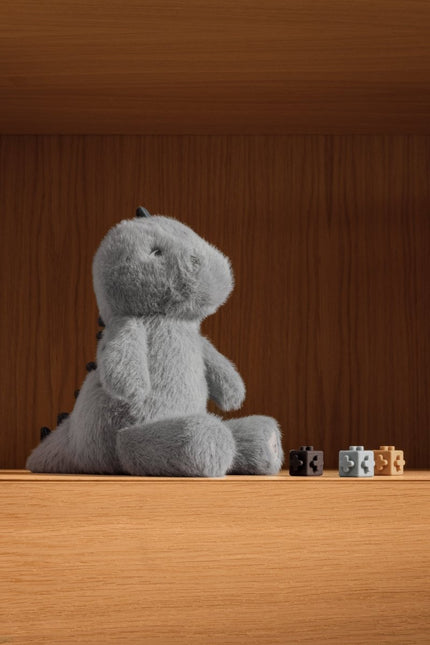 Liewood Knuffel Binnie Stego Dino Teddy Blue Fog koop je bij Babywinkel