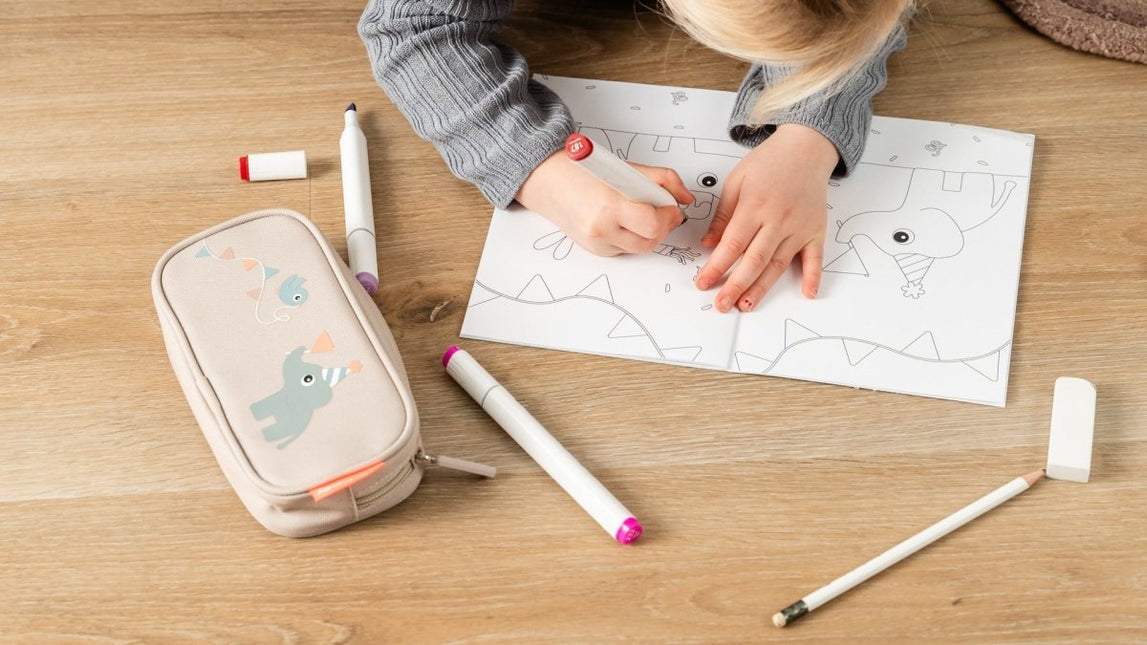 Done By Deer Pennen Etui Celebration Sand koop je bij Babywinkel