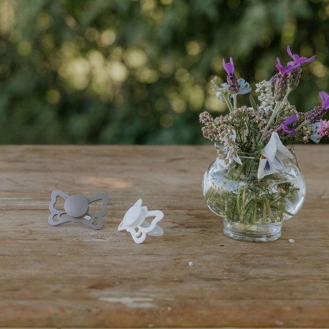 Frigg Speen Maat 1 Butterfly Portobello/Cream Silicone 2St - Frigg - Babywinkel - 5715239030289