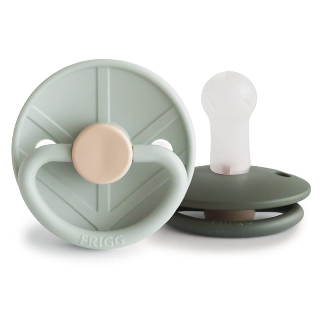 Frigg Speen Maat 2 Little Viking Sage/Olive Silicone 2St - Frigg - Babywinkel - 5715239026398