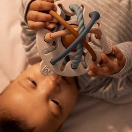 Hakim Silicone Mix Rattle Sandy multi mix - Babywinkel - 5715493491857