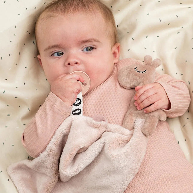 Knuffeldoekje Raffi Powder koop je bij Babywinkel