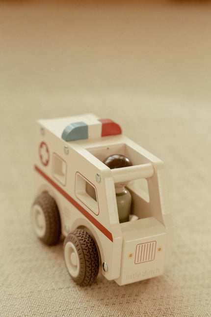 Little Dutch Ambulance Met Pegdoll koop je bij Babywinkel