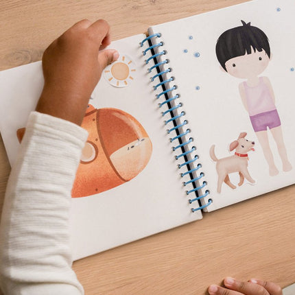 Little Dutch Stickerboek Aankleedboek Jim En Friends - Little Dutch - Babywinkel - 8714274125407