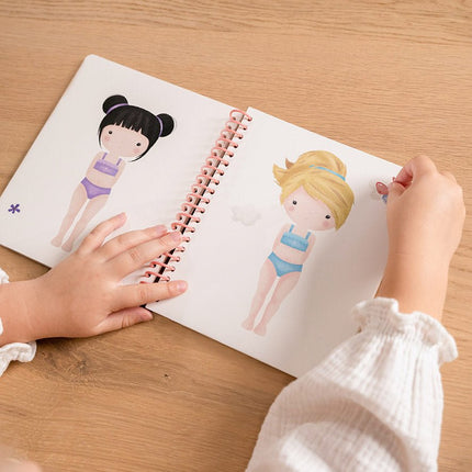 Little Dutch Stickerboek Aankleedboek Rosa En Friends - Little Dutch - Babywinkel - 8714274125414