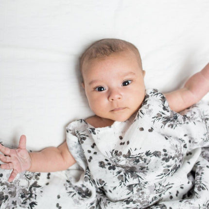 Lulujo Hydrofiele Doek Black Foral 120x120cm - Lulujo - Babywinkel - 628233451491