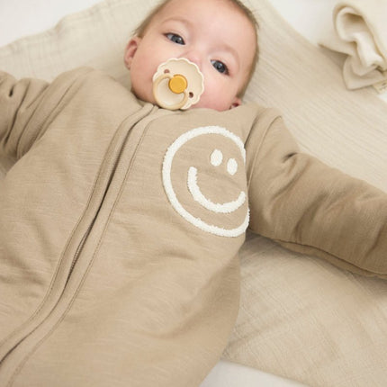 Meyco Baby Slub Met Smile Applicatie Baby Slaapzak Met Afritsbare Mouwen Taupe/Offwhite - Meyco - Babywinkel - 4054703841633