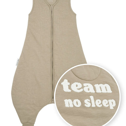 Meyco Baby Slub Met Team No Sleep Applicatie Baby Winter Slaapoverall Jumper Taupe/Offwhite - Meyco - Babywinkel - 4054703840667