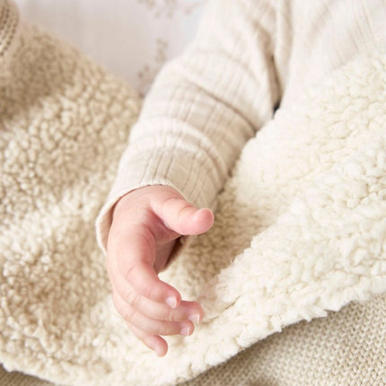 Meyco Wiegdeken Knots Teddy Soft Sand 75X100cm - Meyco - Babywinkel - 4054703166217