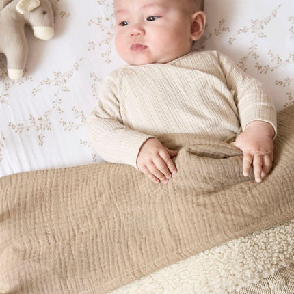 Meyco Wiegdeken Knots Teddy Soft Sand 75X100cm - Meyco - Babywinkel - 4054703166217