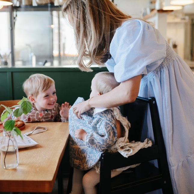 MUSHIE - LONG SLEEVE BIB - Blue Flowers