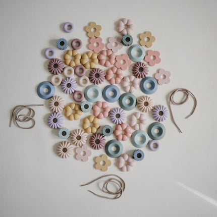 Mushie Bead Lacing Toy Set koop je bij Babywinkel