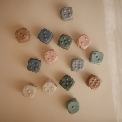 Mushie Educatief Speelgoed Dobbelstenen Cambridge Blue/ Shitting Sands 2st - Mushie - Babywinkel - 810052467382