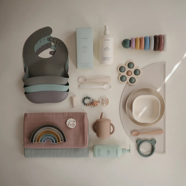 Mushie Slabbetje Silicone Dove Grey koop je bij Babywinkel