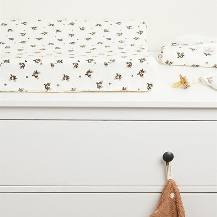 Noppies Aankleedkussenhoes Badstof Bloeiend Klavertje Jet Stream 49x75cm - Noppies - Babywinkel - 8719788634469