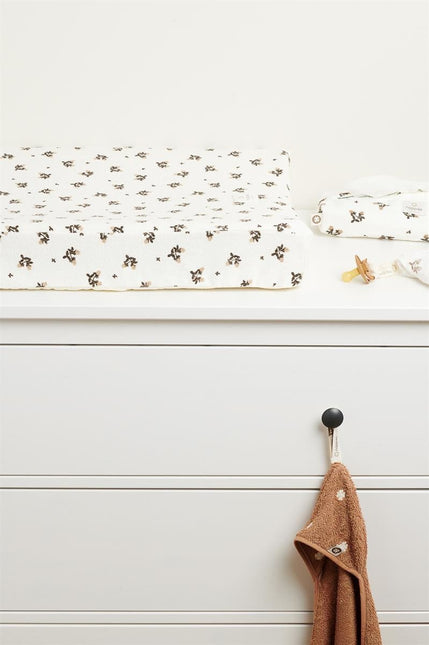 Noppies Aankleedkussenhoes Badstof Bloeiend Klavertje Jet Stream 49x75cm - Noppies - Babywinkel - 8719788634469