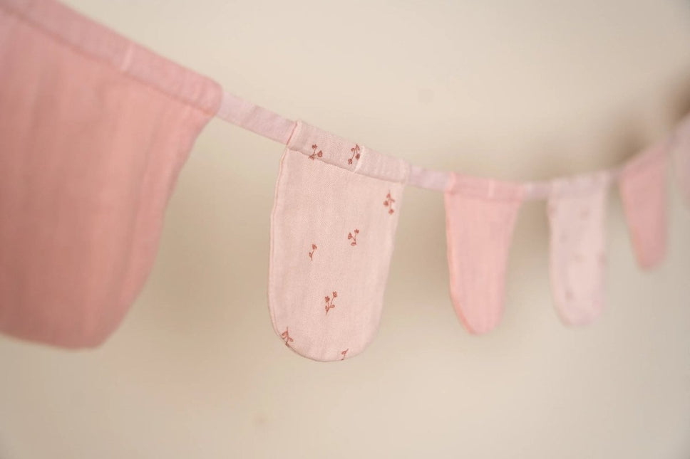 Slinger met vlaggetjes - Pure Blossom - Babywinkel - 8721122584095
