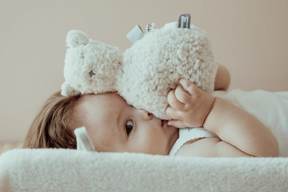 Snoozebaby Knuffel Organic Beer Bobby Stone Beige koop je bij Babywinkel